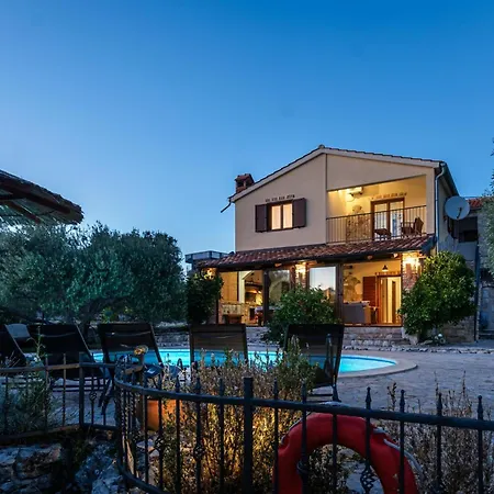 Rogoznička Oaza 2 In Zečevo Rogozničko - Haus Für 16 Personen Zečevo