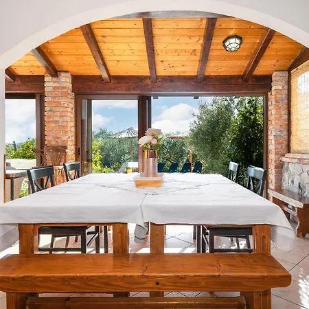 Villa Rogoznicka Oaza 2 In Rogoznicko - Haus Fuer 16 Personen Zečevo