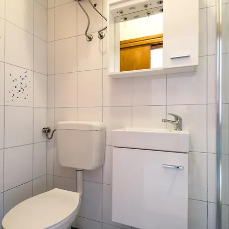 Villa Rogoznicka Oaza 2 In Rogoznicko - Haus Fuer 16 Personen Zečevo