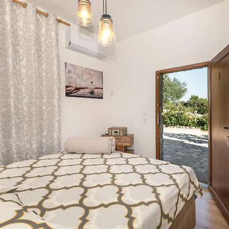 Villa Rogoznicka Oaza 2 In Rogoznicko - Haus Fuer 16 Personen *
