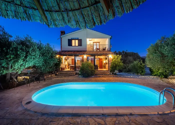 Villa Rogoznicka Oaza 2 In Zecevo Rogoznicko - Haus Fuer 16 Personen Zečevo