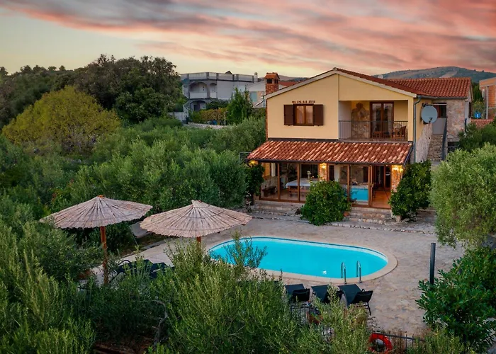 Villa Rogoznicka Oaza 2 In Zecevo Rogoznicko - Haus Fuer 16 Personen *