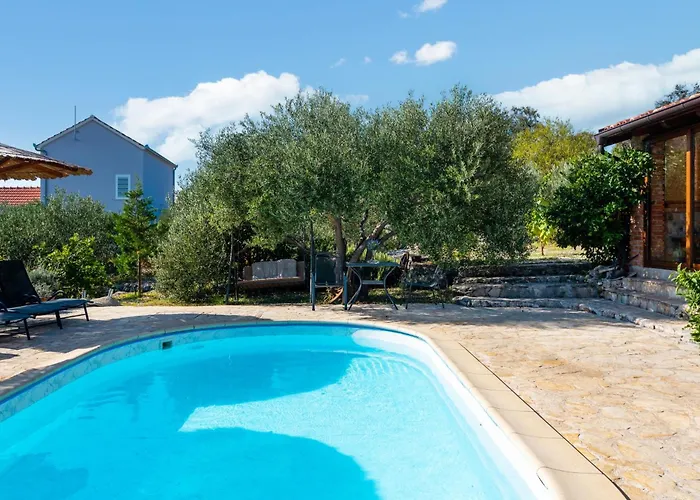 Villa Rogoznicka Oaza 2 In Zecevo Rogoznicko - Haus Fuer 16 Personen *