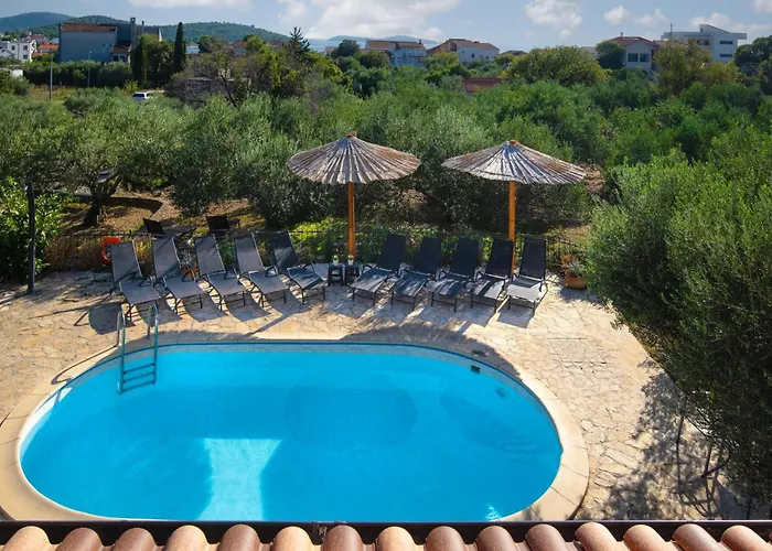 Villa Rogoznicka Oaza 2 In Zecevo Rogoznicko - Haus Fuer 16 Personen Zečevo