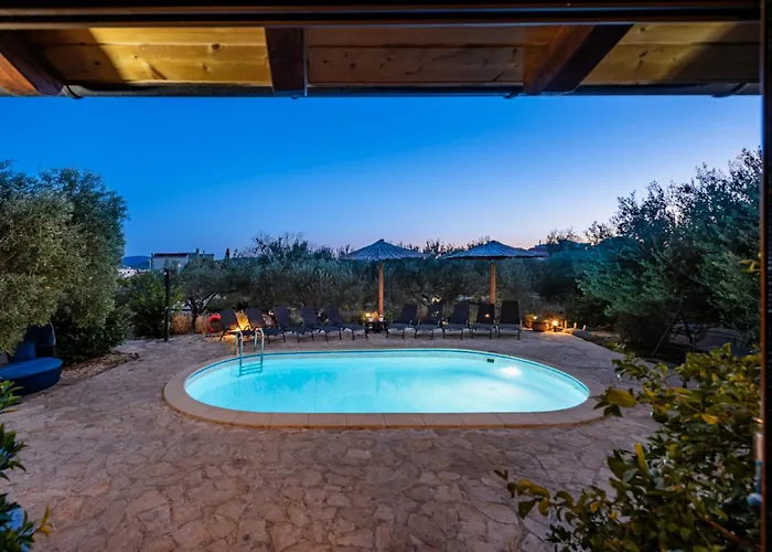 Villa Rogoznicka Oaza 2 In Zecevo Rogoznicko - Haus Fuer 16 Personen