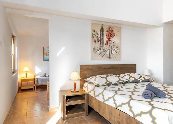 Villa Rogoznicka Oaza 2 In Zecevo Rogoznicko - Haus Fuer 16 Personen