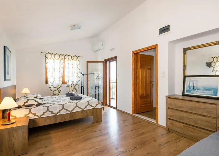 Rogoznička Oaza 2 In Zečevo Rogozničko - Haus Für 16 Personen Zečevo